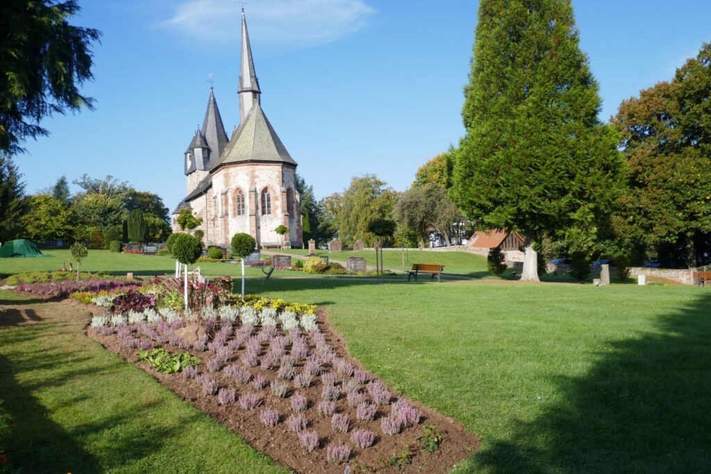 Friedhof Christenberg mit Blühfläche